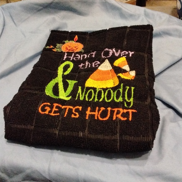 Cute Black and Orange Halloween Hand Towel LIKE NEW - Picture 2 of 3